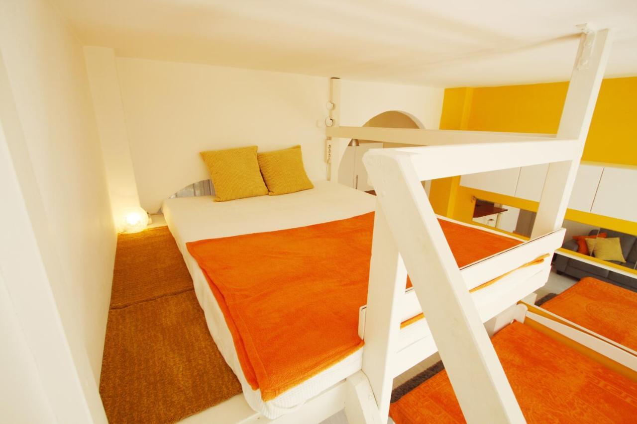 Sunny Studio With Balcony In Party District Budapest Bagian luar foto