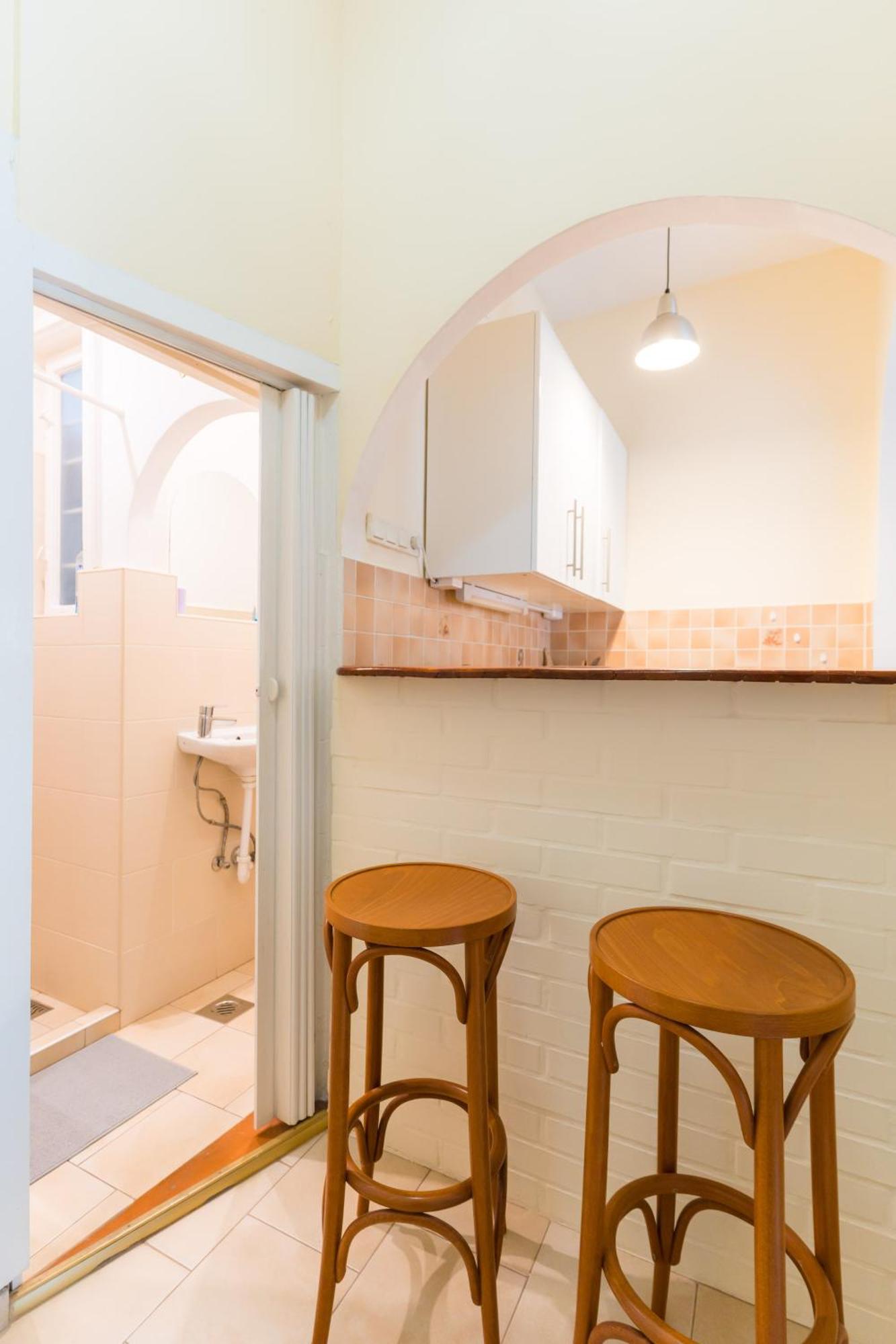 Sunny Studio With Balcony In Party District Budapest Bagian luar foto