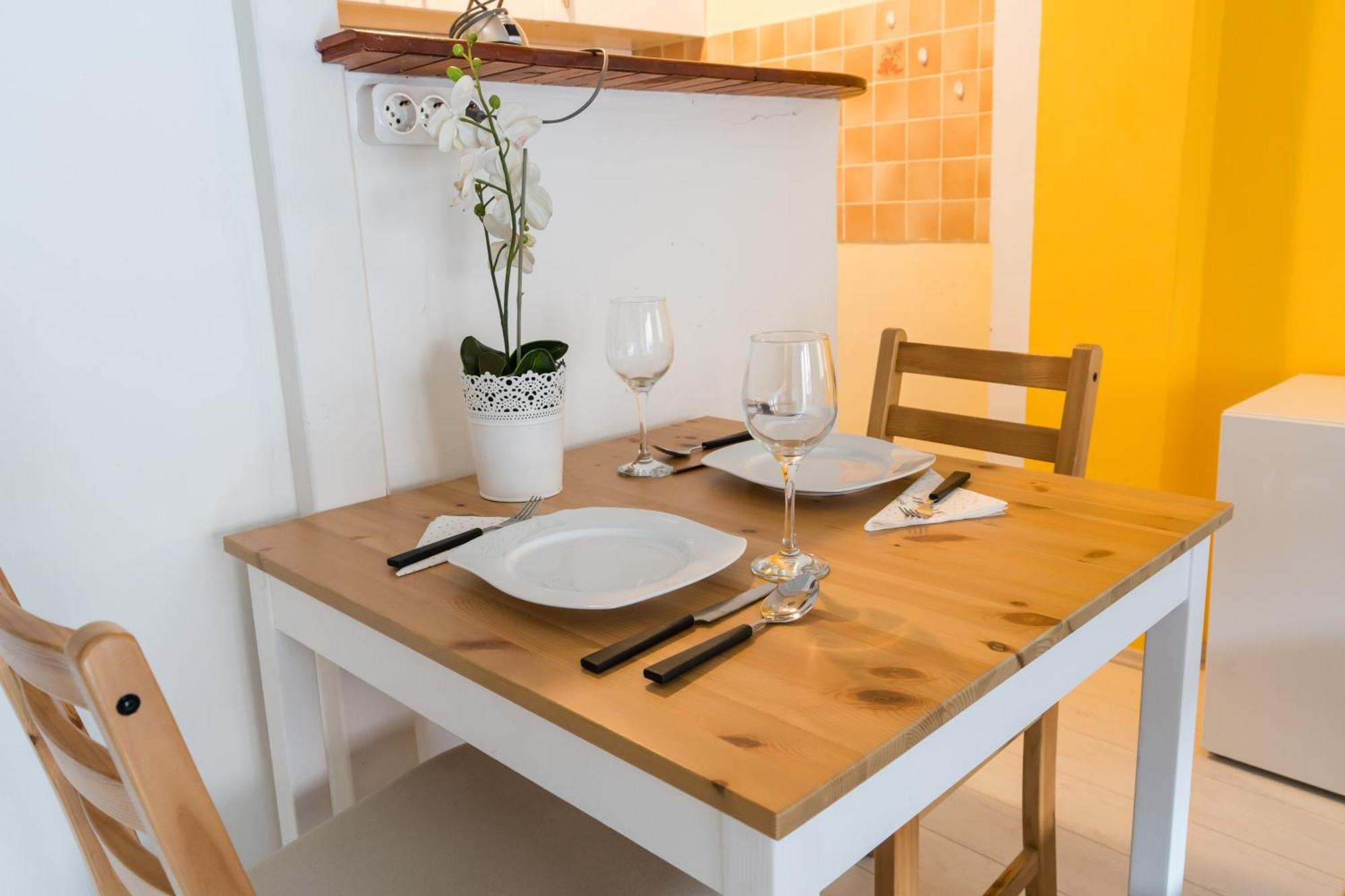 Sunny Studio With Balcony In Party District Budapest Bagian luar foto
