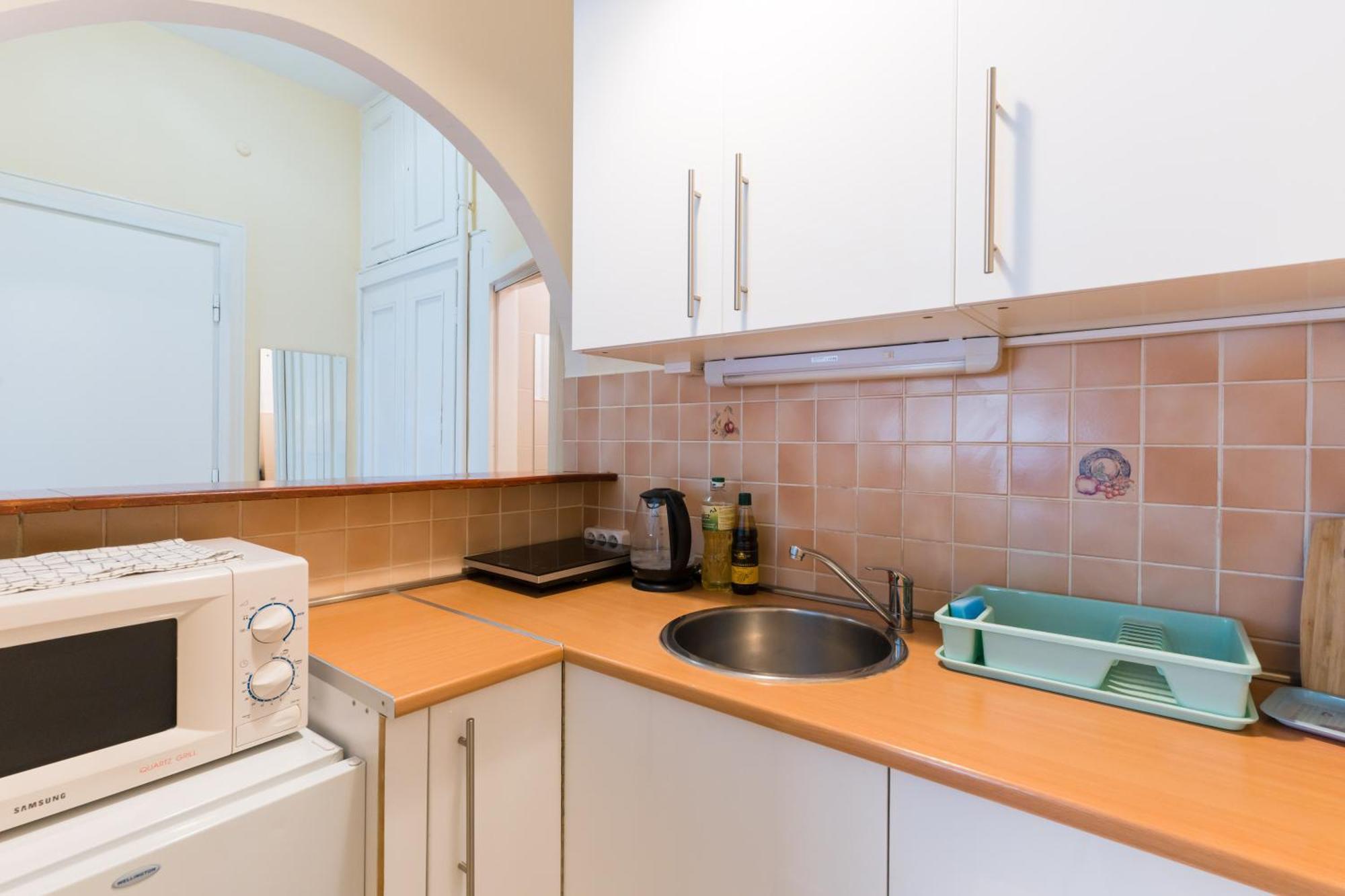 Sunny Studio With Balcony In Party District Budapest Bagian luar foto